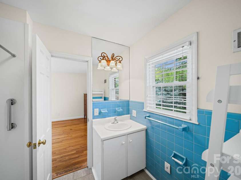 300 11th Avenue, Gastonia, NC 28052.  MLS# CAR4366589, YatesRealty ID 12660. 