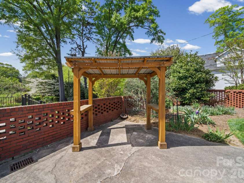 300 11th Avenue, Gastonia, NC 28052.  MLS# CAR4366589, YatesRealty ID 12660. 