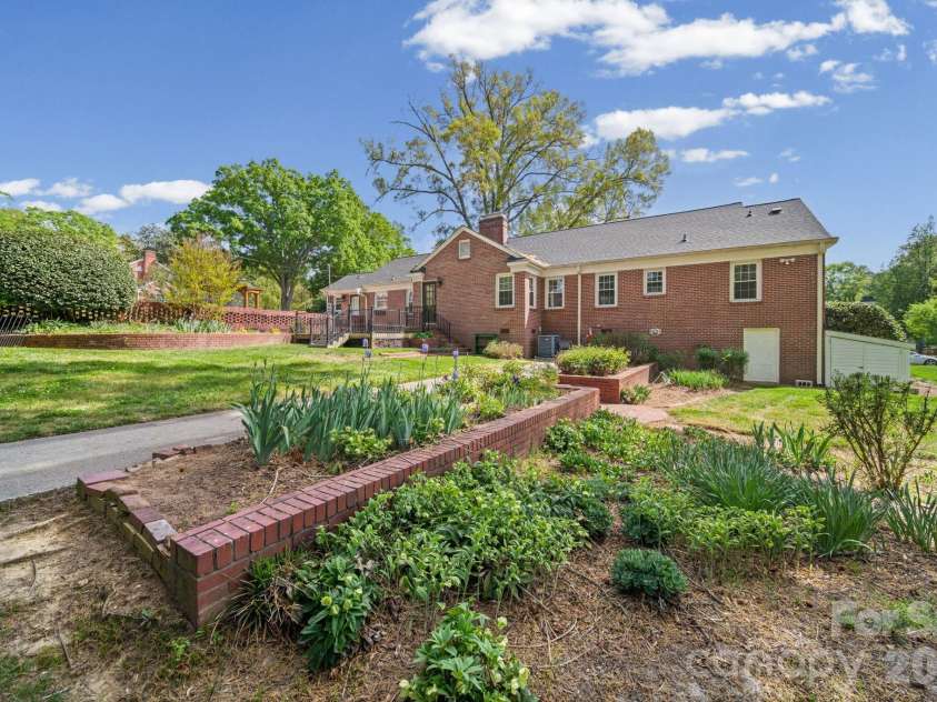 300 11th Avenue, Gastonia, NC 28052.  MLS# CAR4366589, YatesRealty ID 12660. 