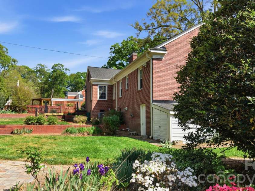 300 11th Avenue, Gastonia, NC 28052.  MLS# CAR4366589, YatesRealty ID 12660. 