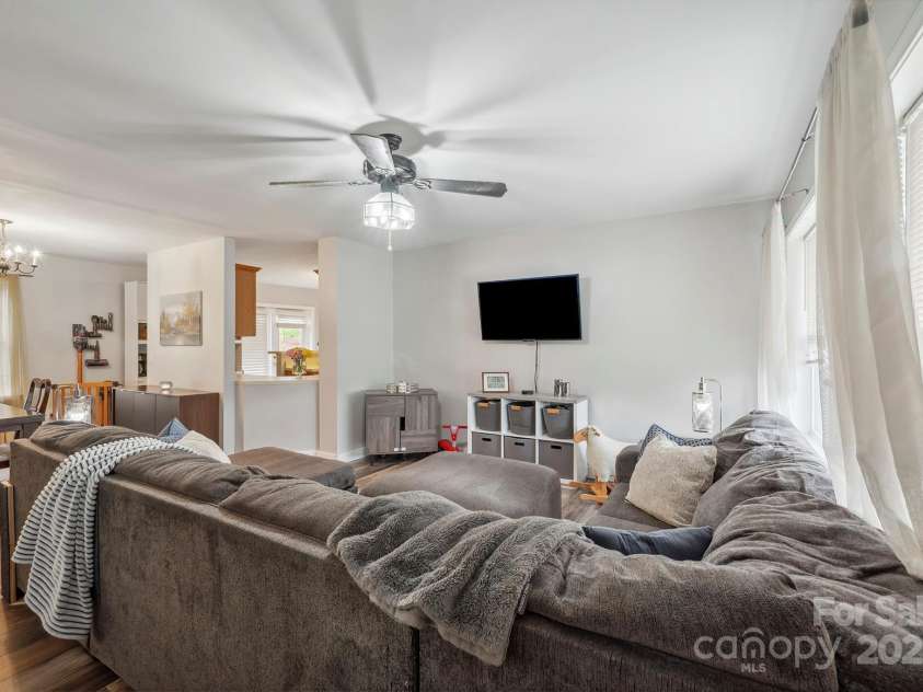 2324 7th Avenue, Hickory, NC 28601.  MLS# CAR4251341, YatesRealty ID 12661. 