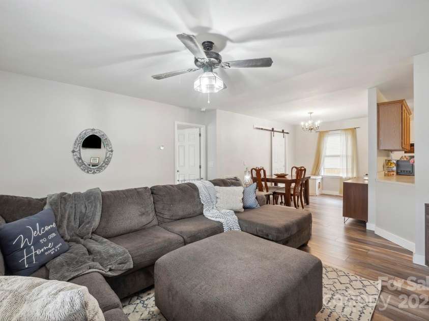 2324 7th Avenue, Hickory, NC 28601.  MLS# CAR4251341, YatesRealty ID 12661. 