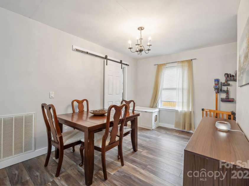 2324 7th Avenue, Hickory, NC 28601.  MLS# CAR4251341, YatesRealty ID 12661. 