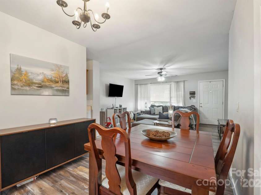 2324 7th Avenue, Hickory, NC 28601.  MLS# CAR4251341, YatesRealty ID 12661. 