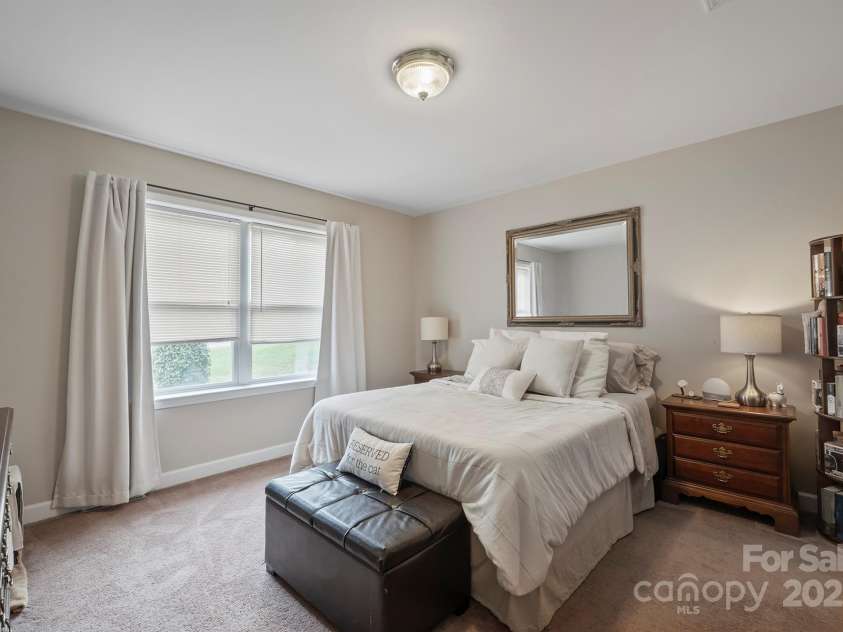 2324 7th Avenue, Hickory, NC 28601.  MLS# CAR4251341, YatesRealty ID 12661. 