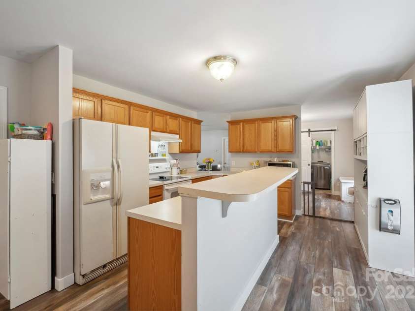 2324 7th Avenue, Hickory, NC 28601.  MLS# CAR4251341, YatesRealty ID 12661. 