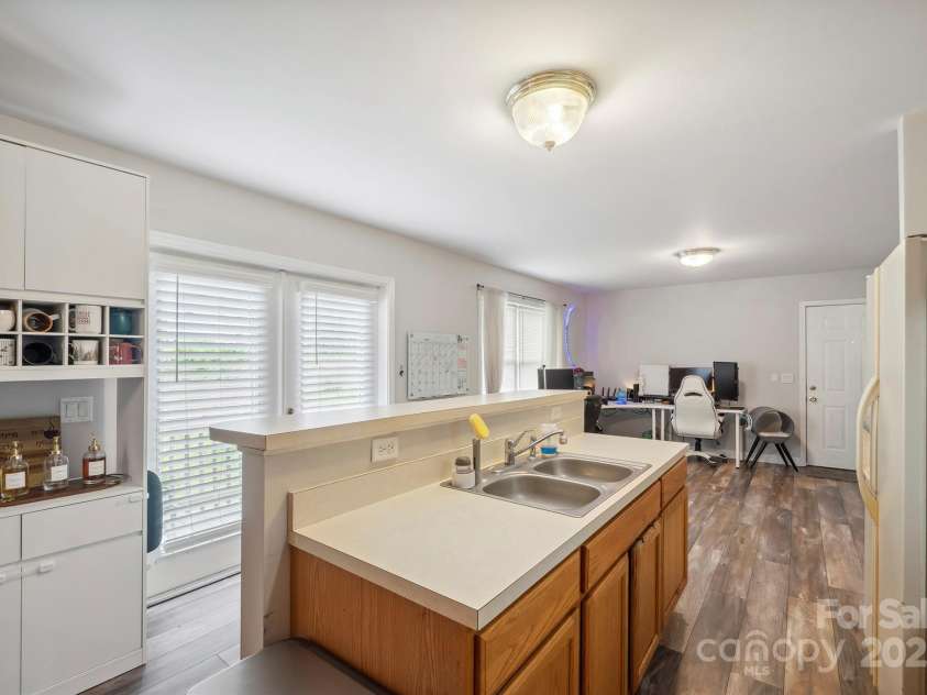 2324 7th Avenue, Hickory, NC 28601.  MLS# CAR4251341, YatesRealty ID 12661. 