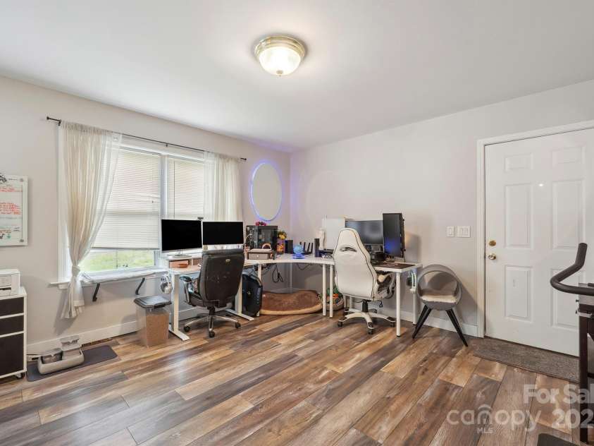 2324 7th Avenue, Hickory, NC 28601.  MLS# CAR4251341, YatesRealty ID 12661. 