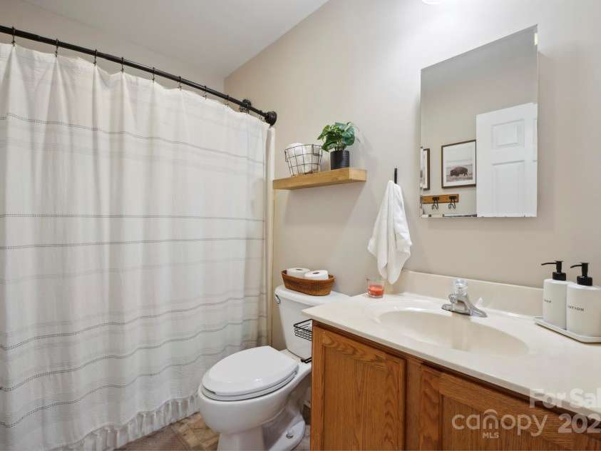 2324 7th Avenue, Hickory, NC 28601.  MLS# CAR4251341, YatesRealty ID 12661. 