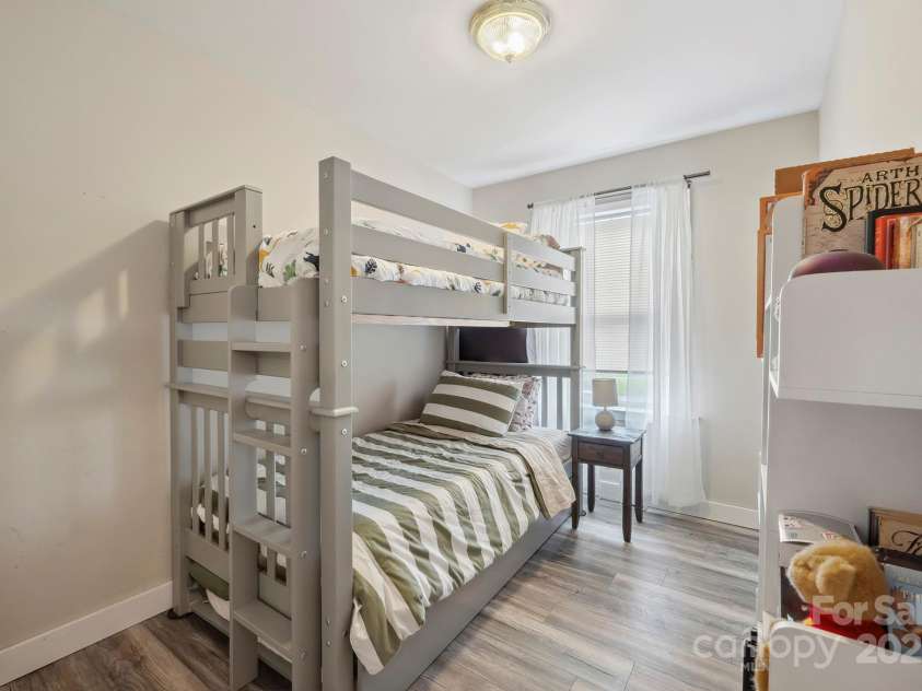 2324 7th Avenue, Hickory, NC 28601.  MLS# CAR4251341, YatesRealty ID 12661. 