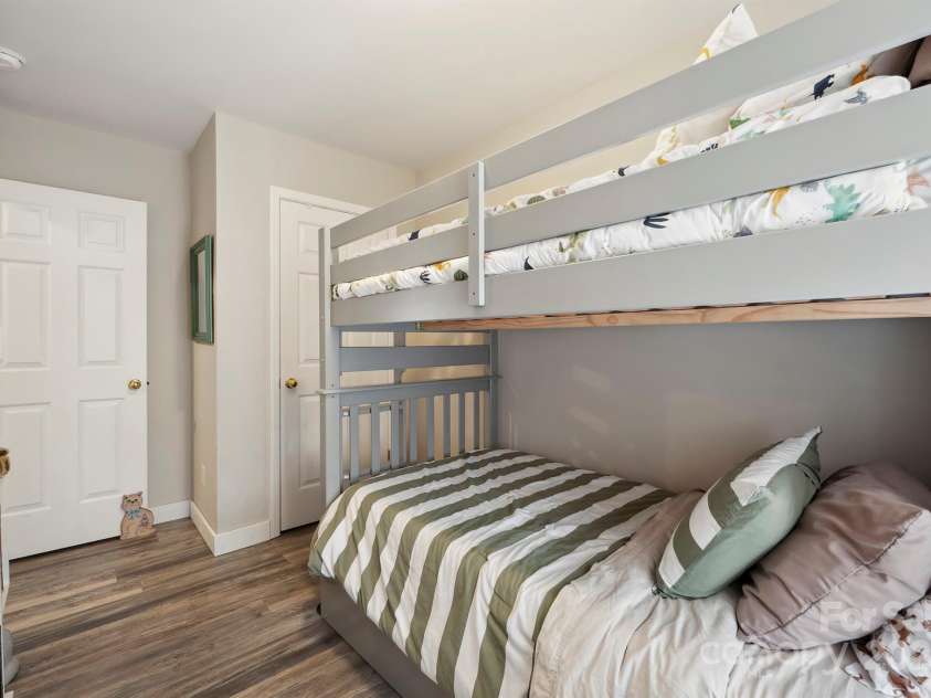 2324 7th Avenue, Hickory, NC 28601.  MLS# CAR4251341, YatesRealty ID 12661. 