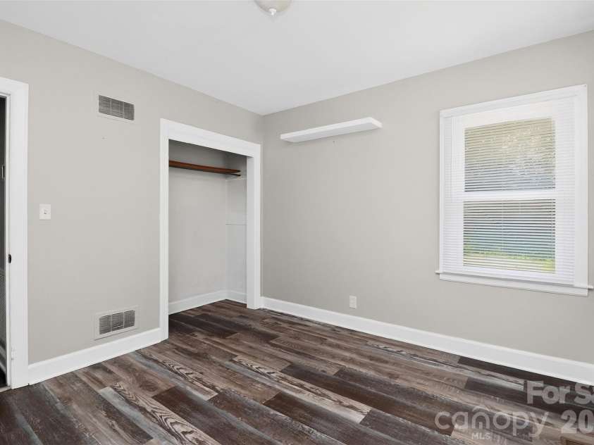 315 4th Avenue, Gastonia, NC 28054.  MLS# CAR4366278, YatesRealty ID 12662. 