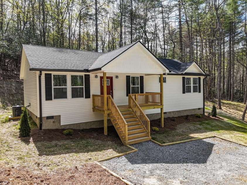 70 Erwin Hill Drive, Etowah, NC 28729.  MLS# CAR4206918, YatesRealty ID 12662. 