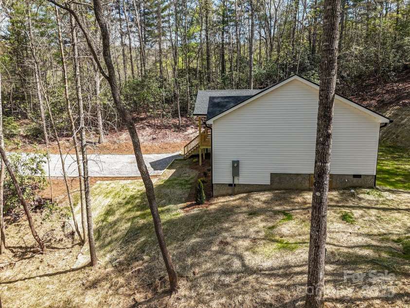 70 Erwin Hill Drive, Etowah, NC 28729.  MLS# CAR4206918, YatesRealty ID 12662. 