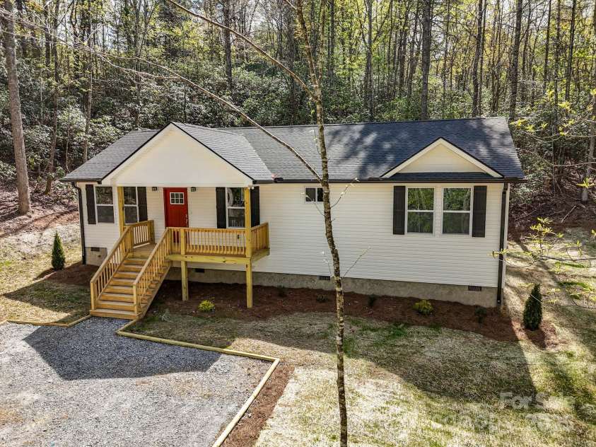 70 Erwin Hill Drive, Etowah, NC 28729.  MLS# CAR4206918, YatesRealty ID 12662. 