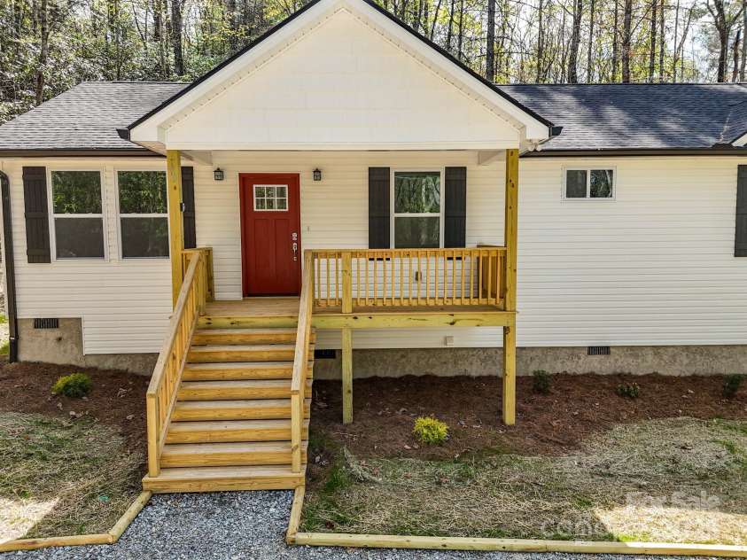 70 Erwin Hill Drive, Etowah, NC 28729.  MLS# CAR4206918, YatesRealty ID 12662. 