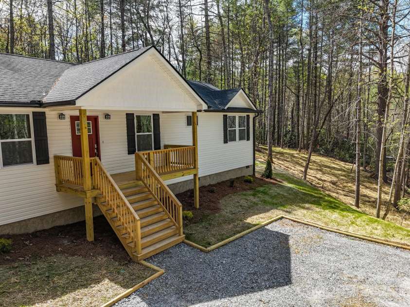 70 Erwin Hill Drive, Etowah, NC 28729.  MLS# CAR4206918, YatesRealty ID 12662. 