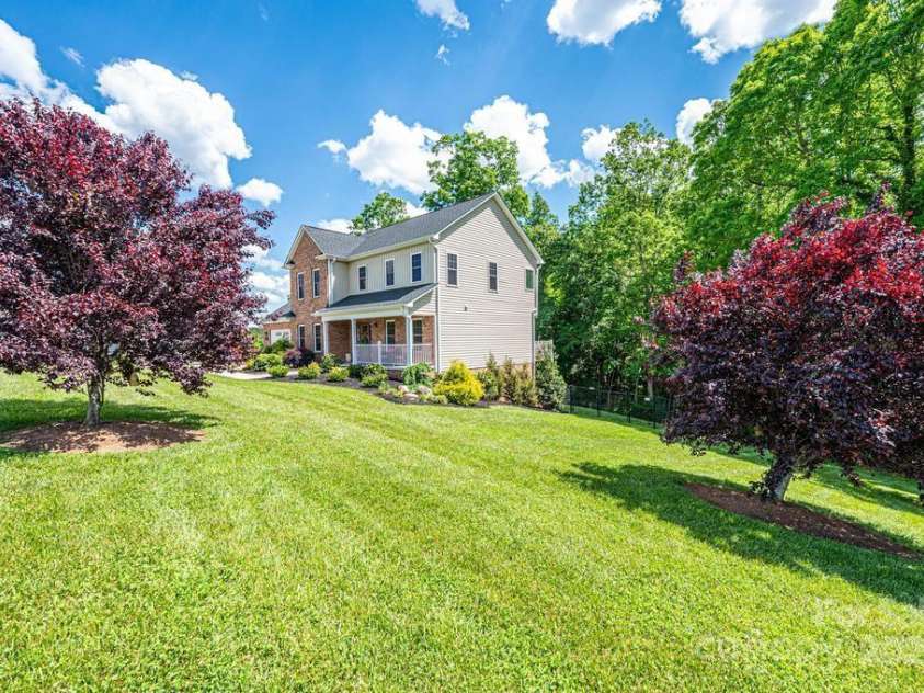 5173 Oak Circle, Granite Falls, NC 28630.  MLS# CAR4256607, YatesRealty ID 12664. 