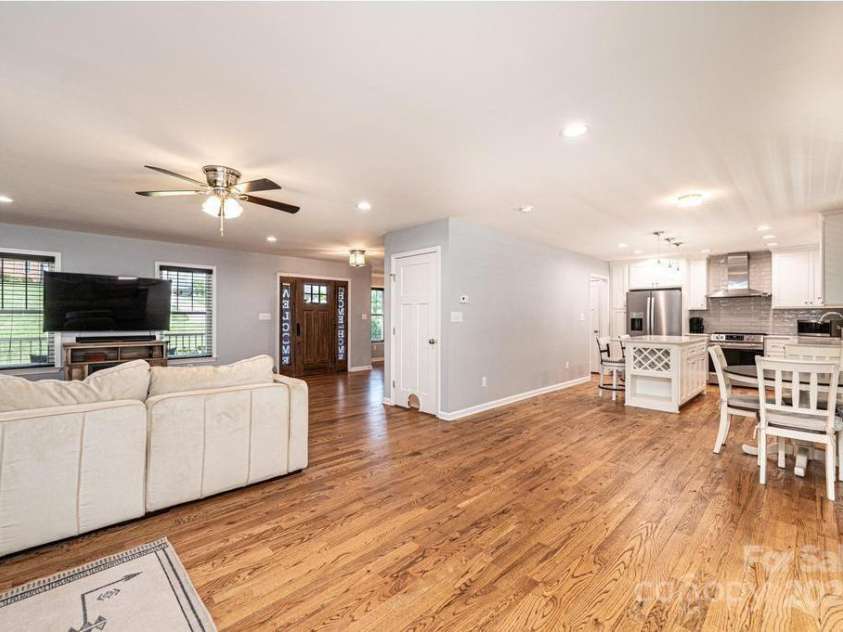 5173 Oak Circle, Granite Falls, NC 28630.  MLS# CAR4256607, YatesRealty ID 12664. 