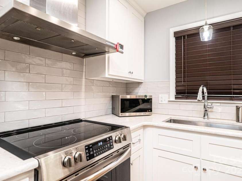 5173 Oak Circle, Granite Falls, NC 28630.  MLS# CAR4256607, YatesRealty ID 12664. 