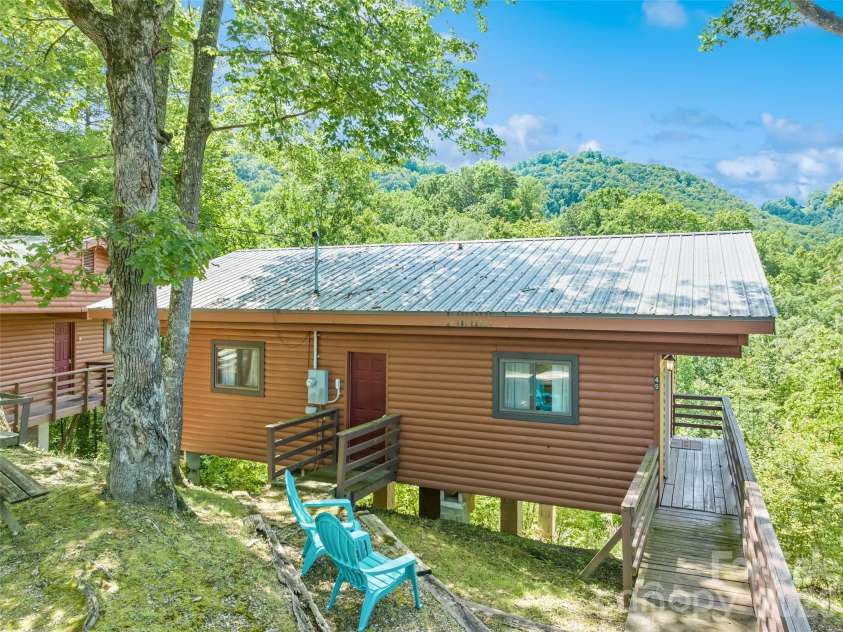 299 Blue Ridge Parkway, Bryson City, NC 28713.  MLS# CAR4371045, YatesRealty ID 12668. 