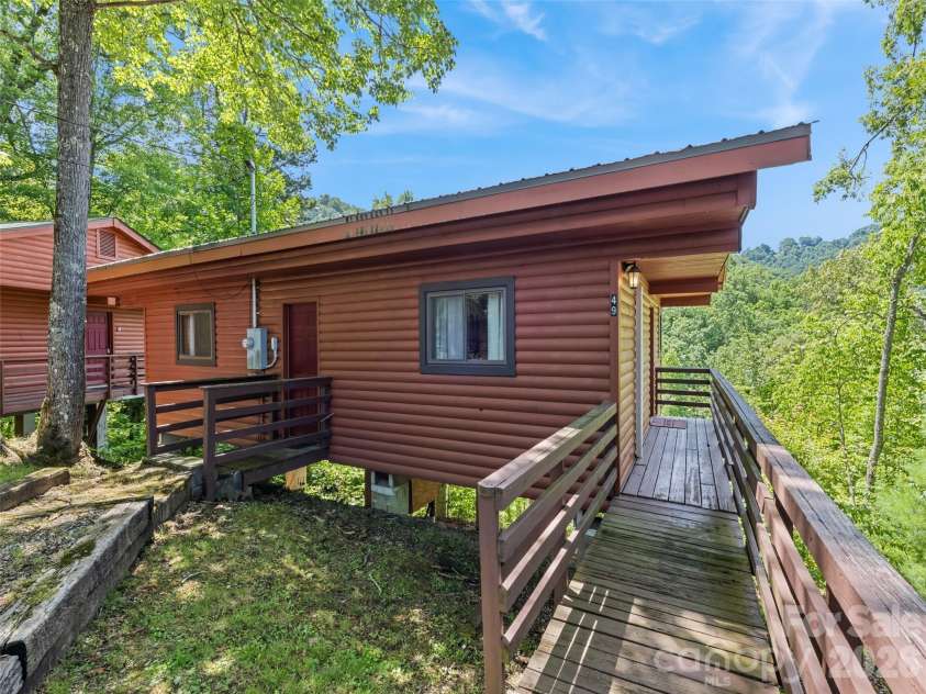 299 Blue Ridge Parkway, Bryson City, NC 28713.  MLS# CAR4371045, YatesRealty ID 12668. 