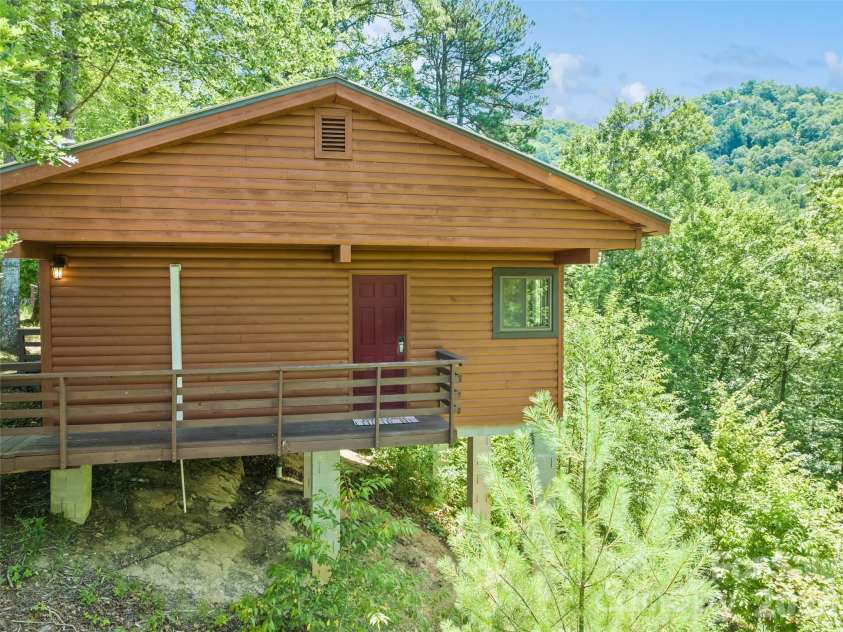 299 Blue Ridge Parkway, Bryson City, NC 28713.  MLS# CAR4371045, YatesRealty ID 12668. 