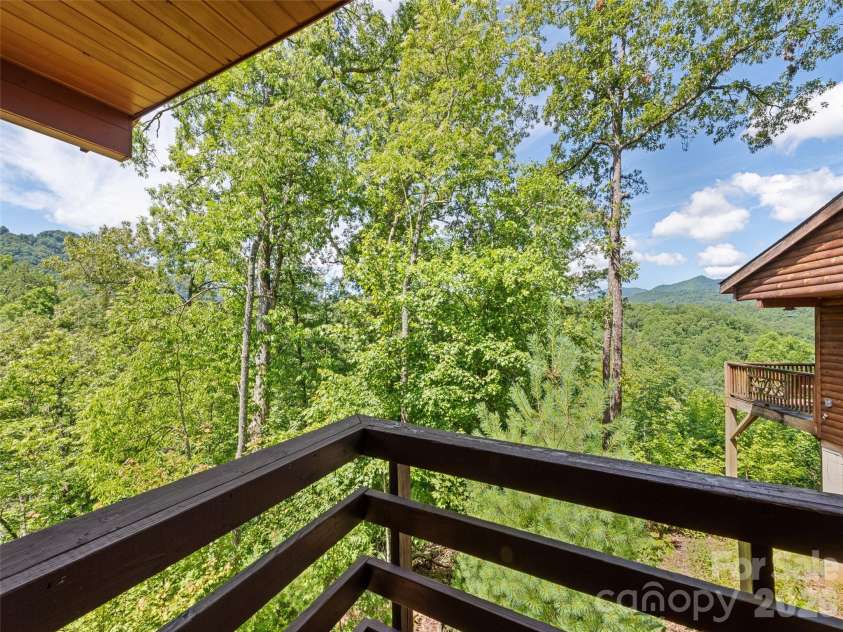 299 Blue Ridge Parkway, Bryson City, NC 28713.  MLS# CAR4371045, YatesRealty ID 12668. 