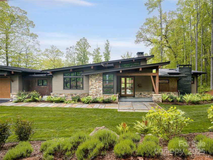 391 High Hickory Trail, Swannanoa, NC 28778.  MLS# CAR4255021, YatesRealty ID 12669. 