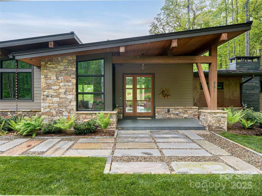 391 High Hickory Trail, Swannanoa, NC 28778.  MLS# CAR4255021, YatesRealty ID 12669. Elegant Entrance