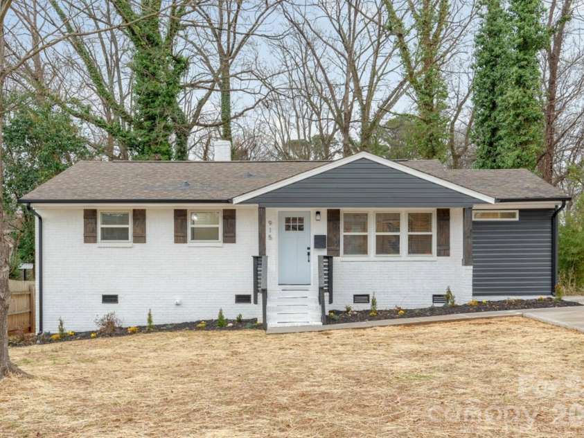 915 Crestmere Street, Charlotte, NC 28208.  MLS# CAR4350629, YatesRealty ID 12669. 