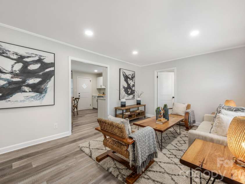 915 Crestmere Street, Charlotte, NC 28208.  MLS# CAR4350629, YatesRealty ID 12669. 