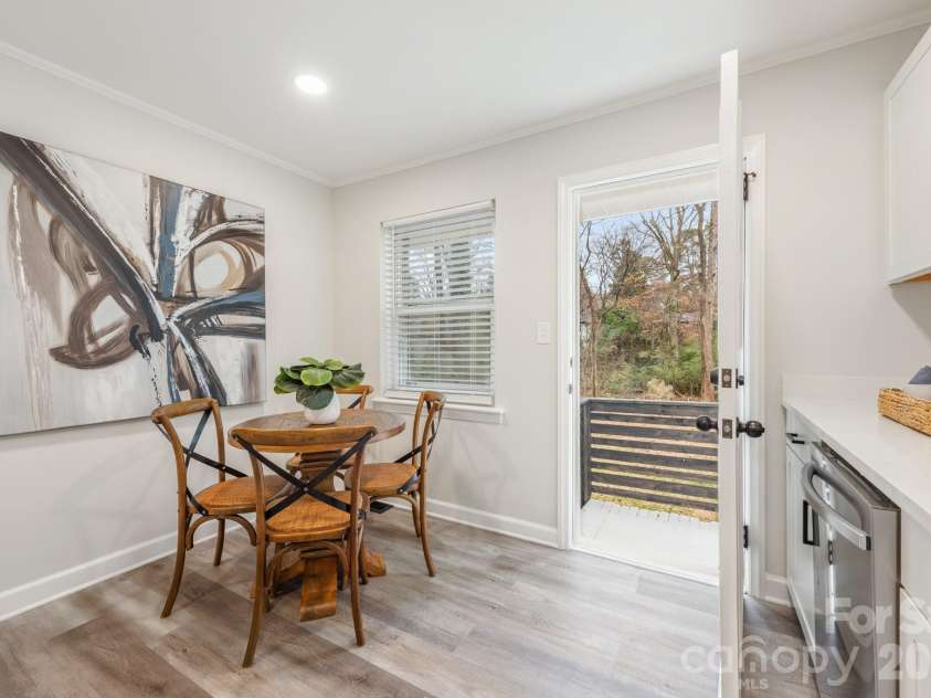 915 Crestmere Street, Charlotte, NC 28208.  MLS# CAR4350629, YatesRealty ID 12669. 