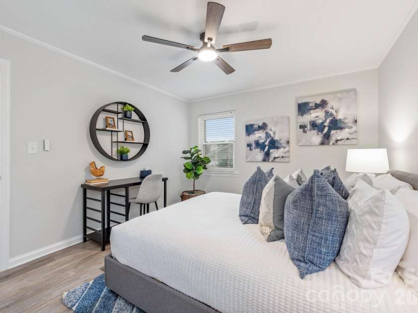 915 Crestmere Street, Charlotte, NC 28208.  MLS# CAR4350629, YatesRealty ID 12669. 
