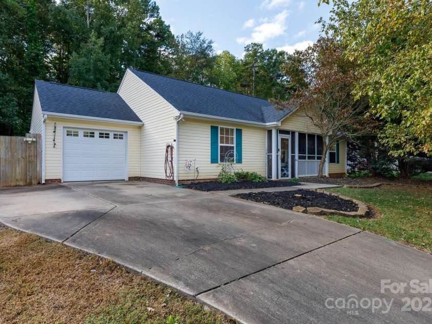 541 Stonehenge Drive, Rock Hill, SC 29730.  MLS# CAR4313066, YatesRealty ID 1267. 