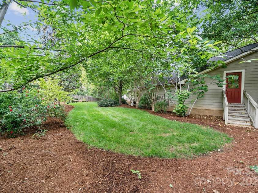 920 Habersham Drive, Charlotte, NC 28209.  MLS# CAR4254812, YatesRealty ID 12671. 
