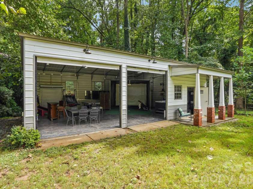 1527 Burnley Road, Charlotte, NC 28210.  MLS# CAR4291337, YatesRealty ID 12672. 