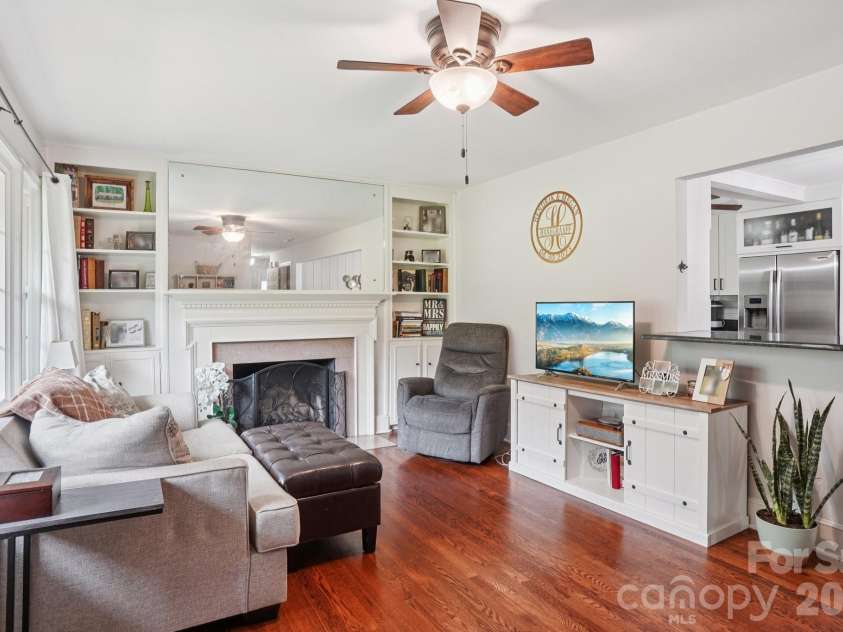 1527 Burnley Road, Charlotte, NC 28210.  MLS# CAR4291337, YatesRealty ID 12672. 