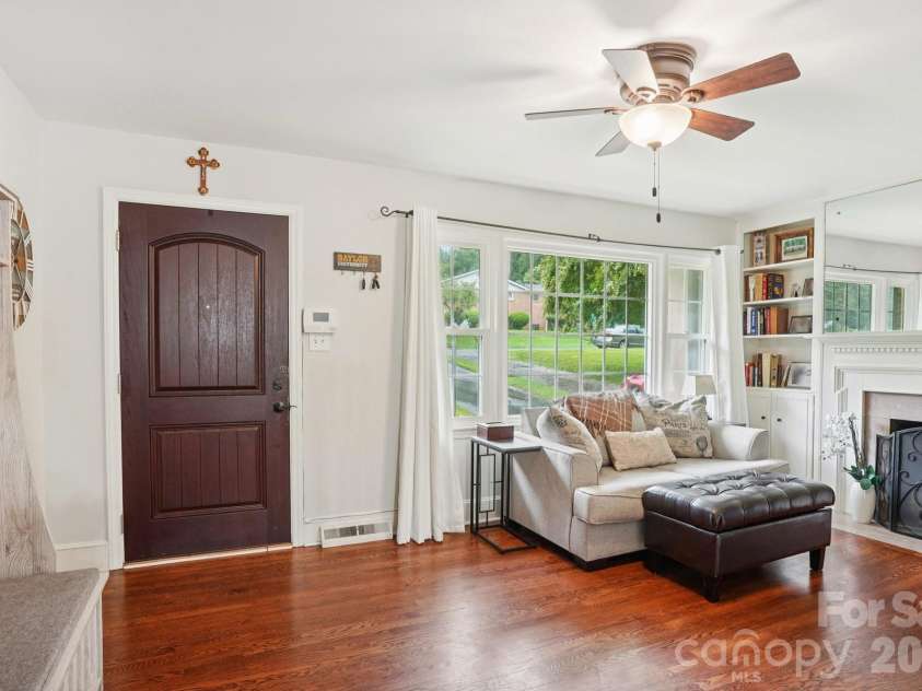 1527 Burnley Road, Charlotte, NC 28210.  MLS# CAR4291337, YatesRealty ID 12672. 