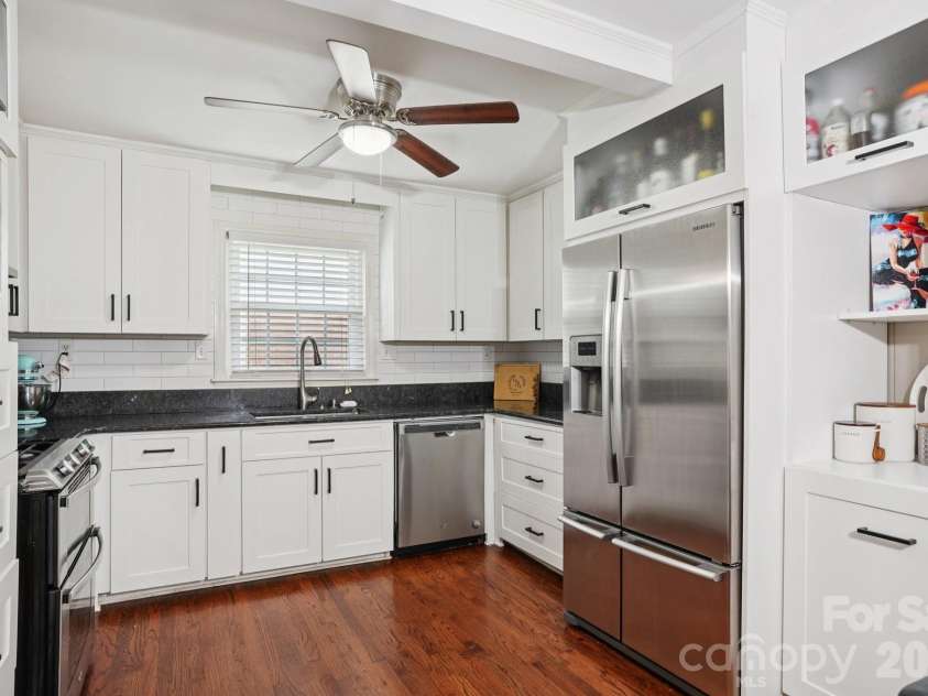 1527 Burnley Road, Charlotte, NC 28210.  MLS# CAR4291337, YatesRealty ID 12672. 