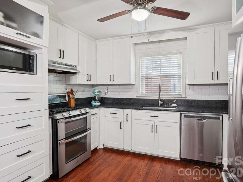 1527 Burnley Road, Charlotte, NC 28210.  MLS# CAR4291337, YatesRealty ID 12672. 