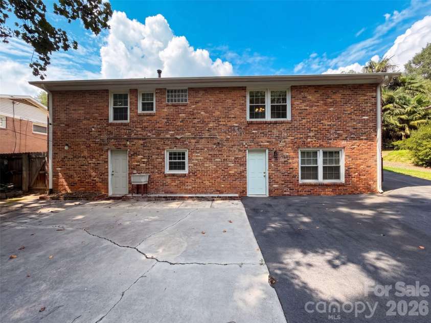 1527 Burnley Road, Charlotte, NC 28210.  MLS# CAR4424058, YatesRealty ID 12672. 