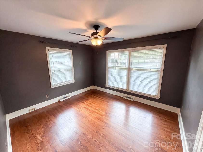1527 Burnley Road, Charlotte, NC 28210.  MLS# CAR4424058, YatesRealty ID 12672. 