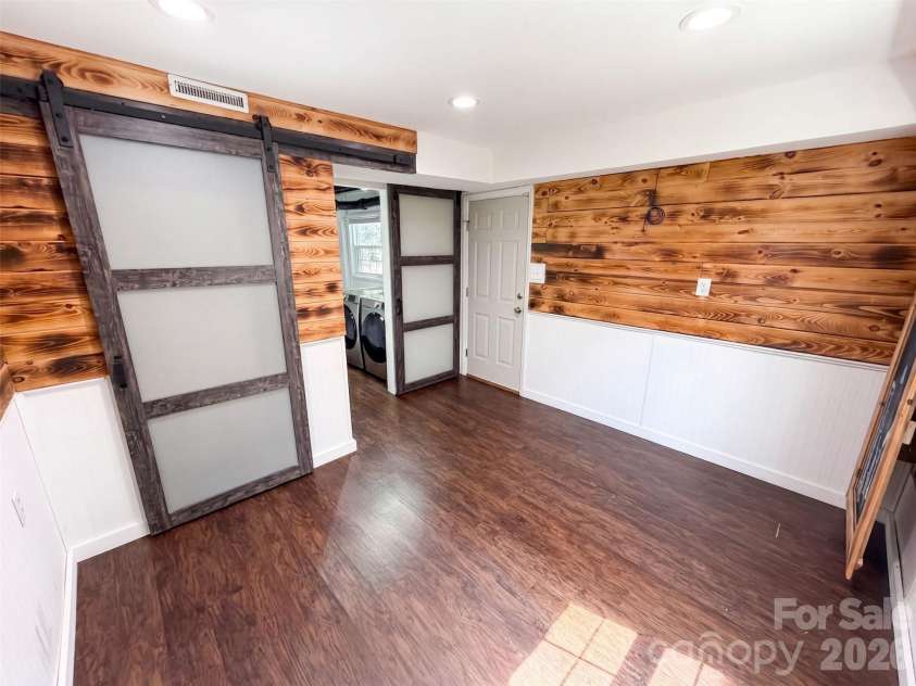 1527 Burnley Road, Charlotte, NC 28210.  MLS# CAR4424058, YatesRealty ID 12672. 