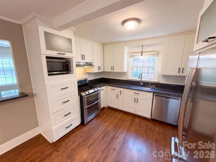 1527 Burnley Road, Charlotte, NC 28210.  MLS# CAR4424058, YatesRealty ID 12672. 