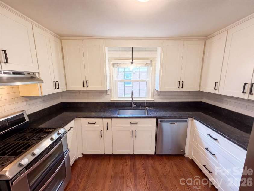 1527 Burnley Road, Charlotte, NC 28210.  MLS# CAR4424058, YatesRealty ID 12672. 
