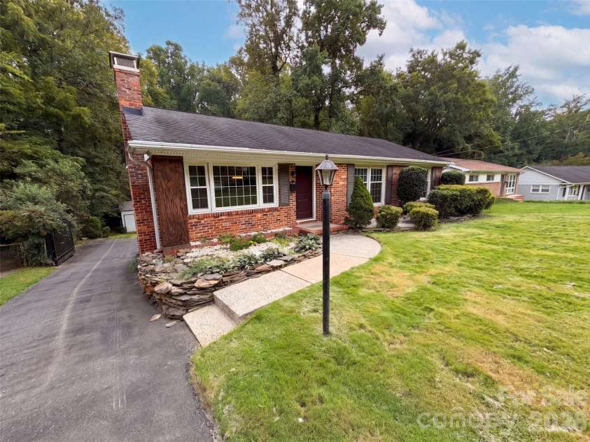 1527 Burnley Road, Charlotte, NC 28210.  MLS# CAR4424058, YatesRealty ID 12672. 