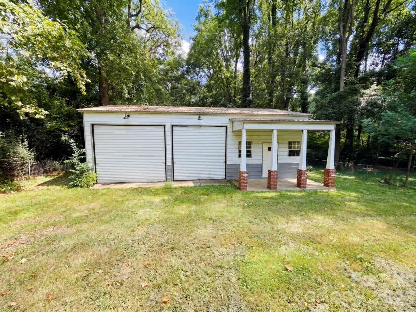 1527 Burnley Road, Charlotte, NC 28210.  MLS# CAR4424058, YatesRealty ID 12672. 