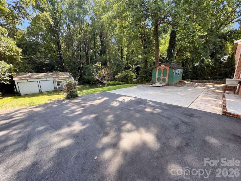 1527 Burnley Road, Charlotte, NC 28210.  MLS# CAR4424058, YatesRealty ID 12672. 
