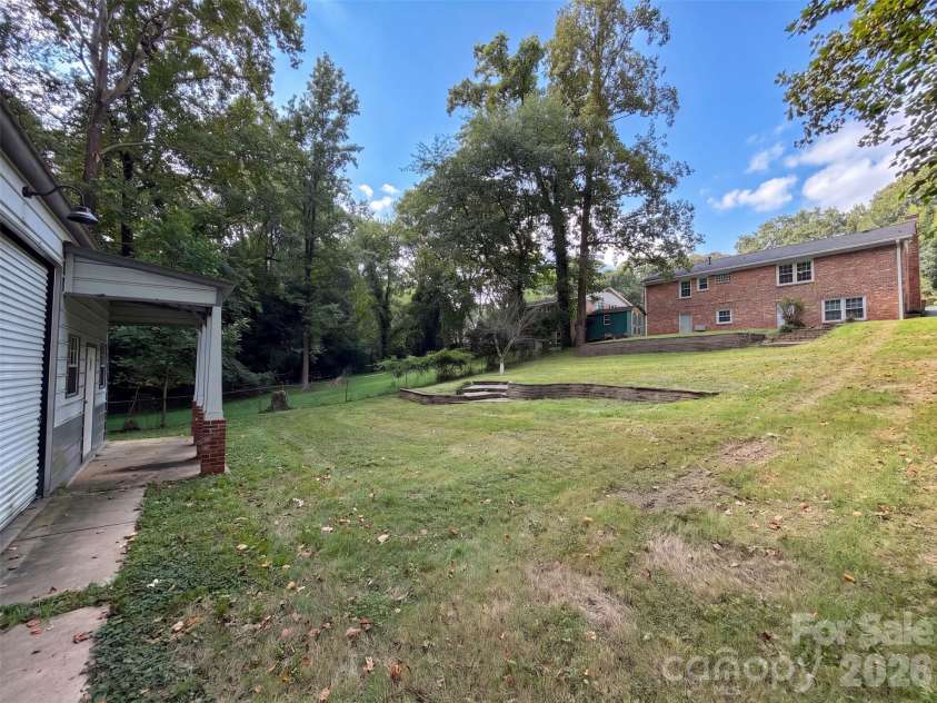 1527 Burnley Road, Charlotte, NC 28210.  MLS# CAR4424058, YatesRealty ID 12672. 